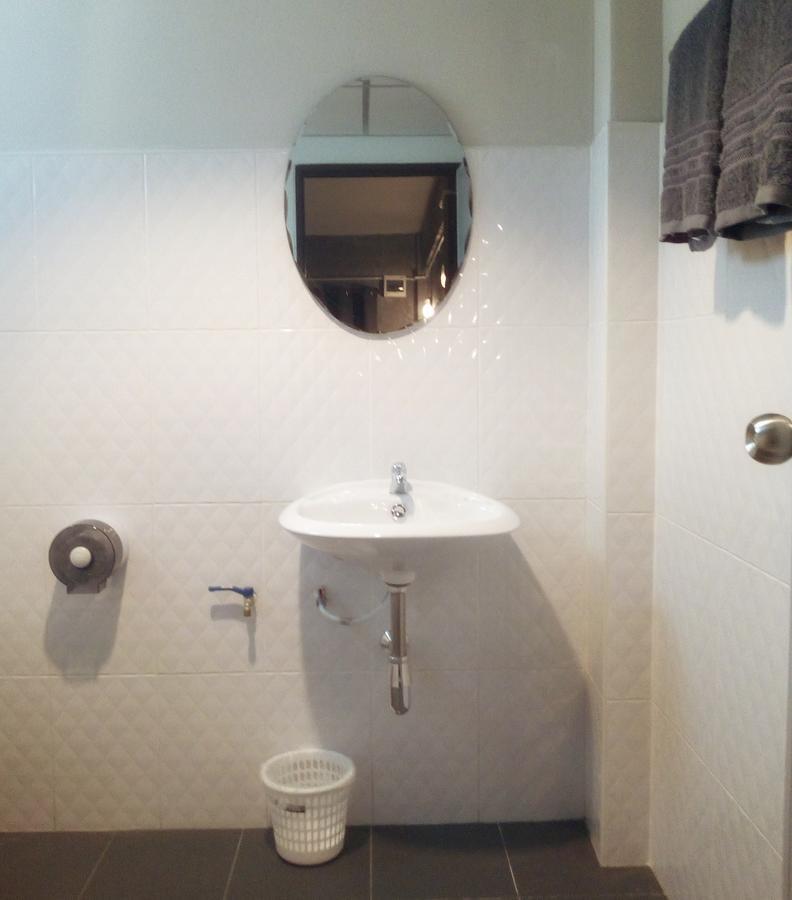 ホテル 4Hearts Loft House スラート・ターニー エクステリア 写真
