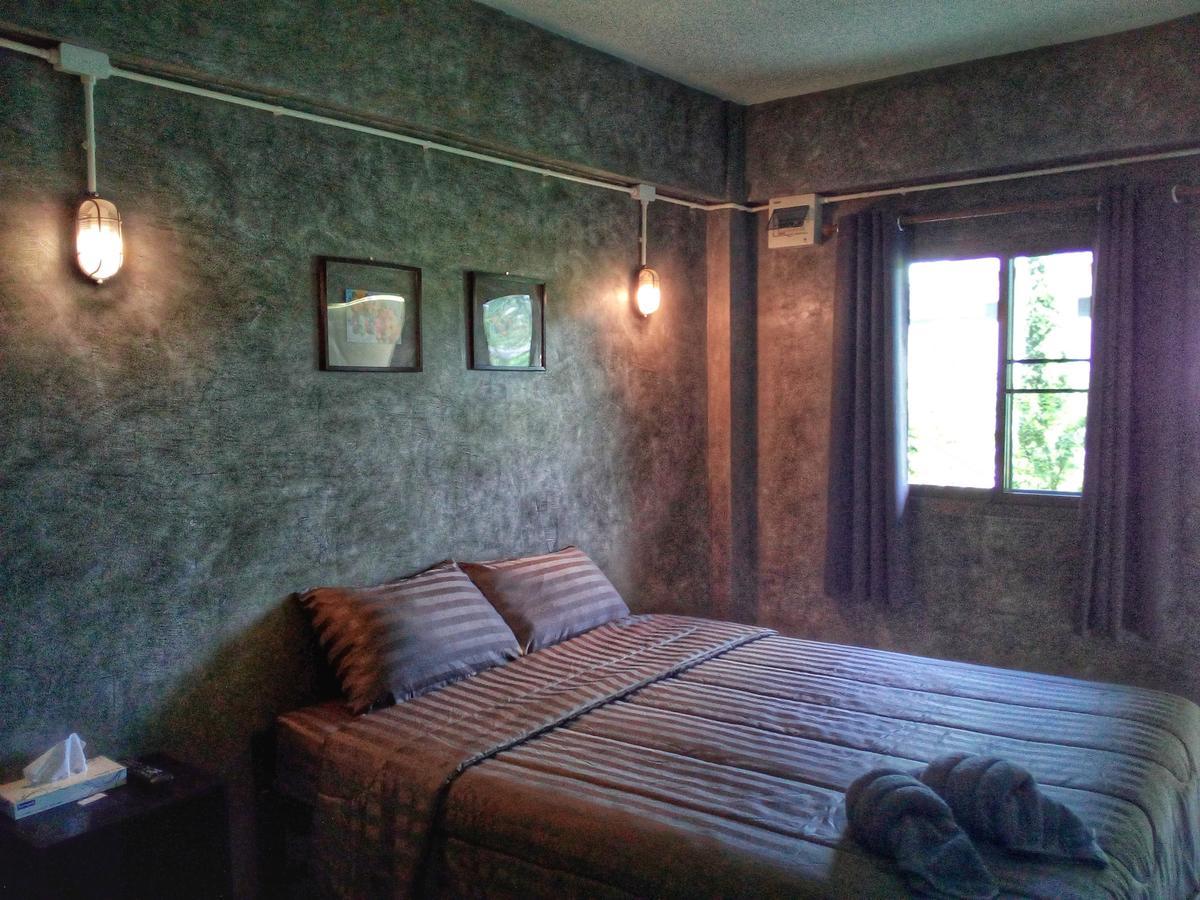 ホテル 4Hearts Loft House スラート・ターニー エクステリア 写真